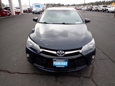 Used 2017 Toyota Camry SE image 8