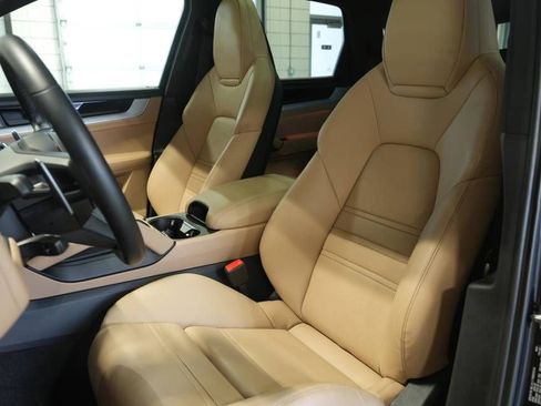 Certified 2025 Porsche Cayenne S AWD/4WD image 5