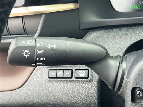 Used 2023 Toyota Crown Limited image 26