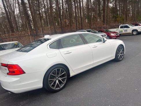 Used 2018 Volvo S90 T5 Momentum w/ Convenience Package image 5