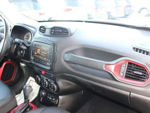 Used 2016 Jeep Renegade Trailhawk w/ Premium Trailhawk Package AWD/4WD image 19