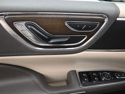 Used 2017 Lincoln Continental Select w/ Climate Package image 11