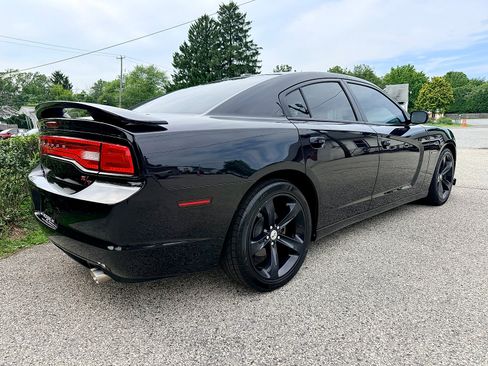 Used 2014 Dodge Charger R/T RWD image 4