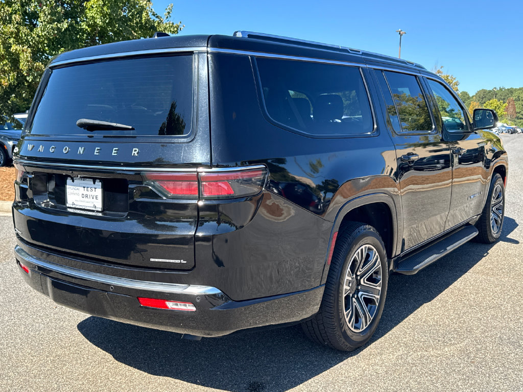 Used 2023 Jeep Wagoneer L Series II AWD/4WD image 34