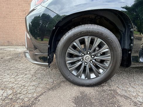 Used 2021 Lexus GX 460 Premium w/ Accessory Package AWD/4WD image 9
