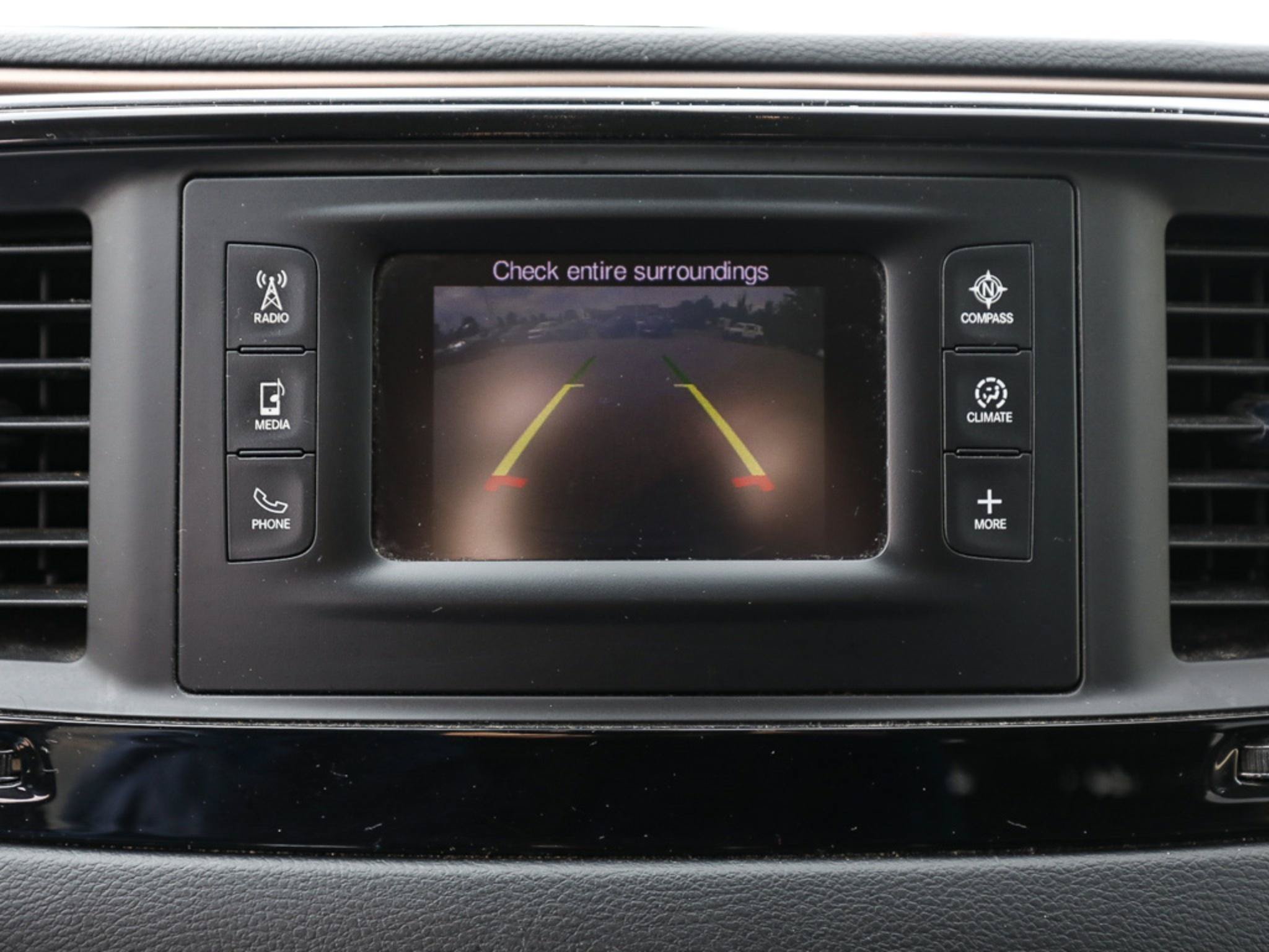 Used 2017 Chrysler Pacifica Touring-L FWD image 17