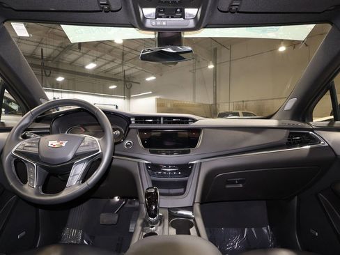 Certified 2025 Cadillac XT5 Premium Luxury image 28