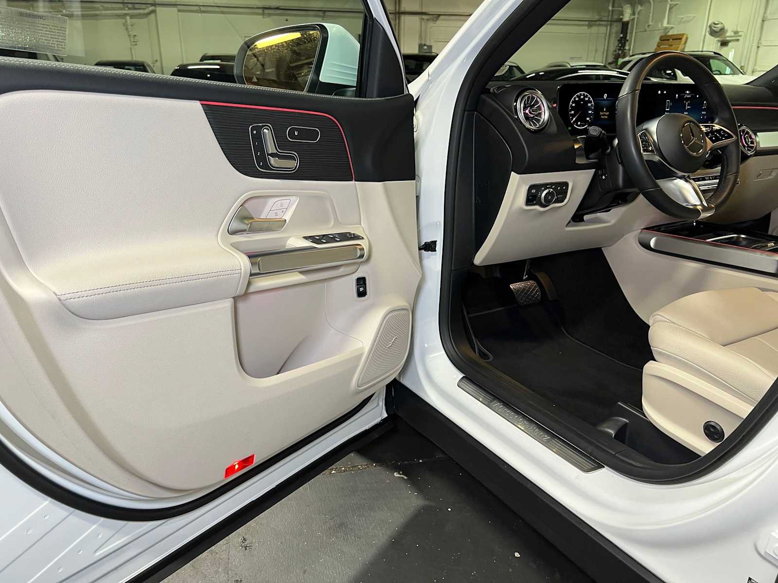 Certified 2026 Mercedes-Benz GLB 250 4MATIC image 21