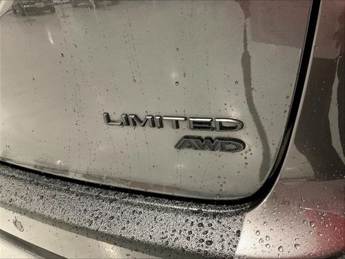 Used 2022 Chrysler Pacifica Limited w/ Uconnect Theater Family Group AWD/4WD image 22