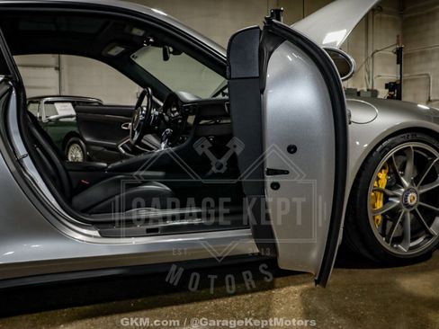 Used 2014 Porsche 911 Turbo S image 90