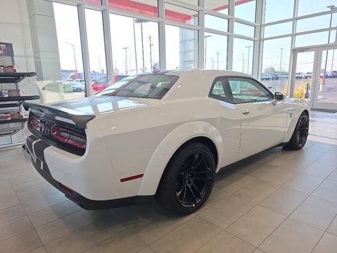 Used 2022 Dodge Challenger SRT Hellcat image 2