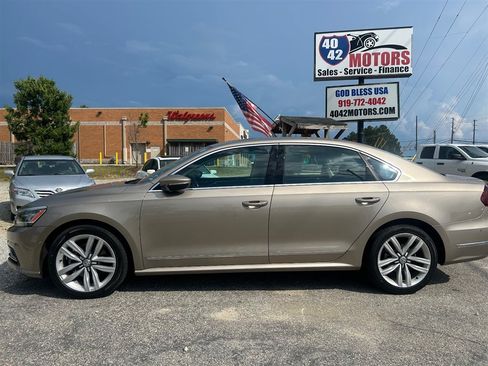 Used 2017 Volkswagen Passat 1.8T SEL Premium FWD image 2