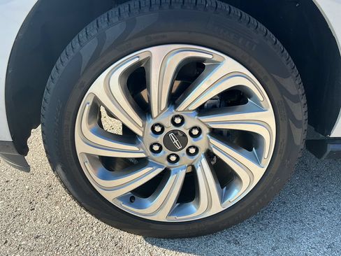 Used 2023 Lincoln Navigator L Reserve AWD/4WD image 5