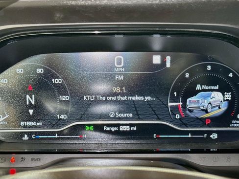 Used 2022 GMC Yukon XL Denali AWD/4WD image 10