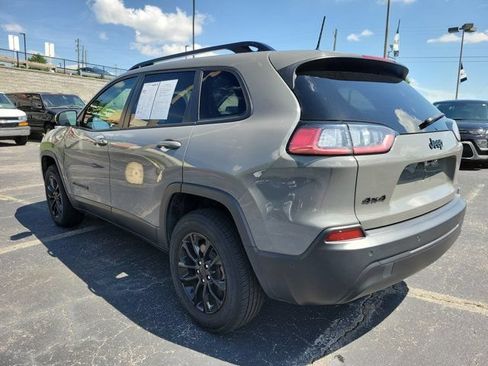 Used 2023 Jeep Cherokee Altitude Lux AWD/4WD image 3