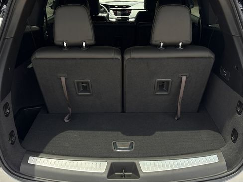 New 2025 Cadillac XT6 Luxury image 11