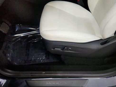 Used 2026 Tesla Model Y 2WD image 46