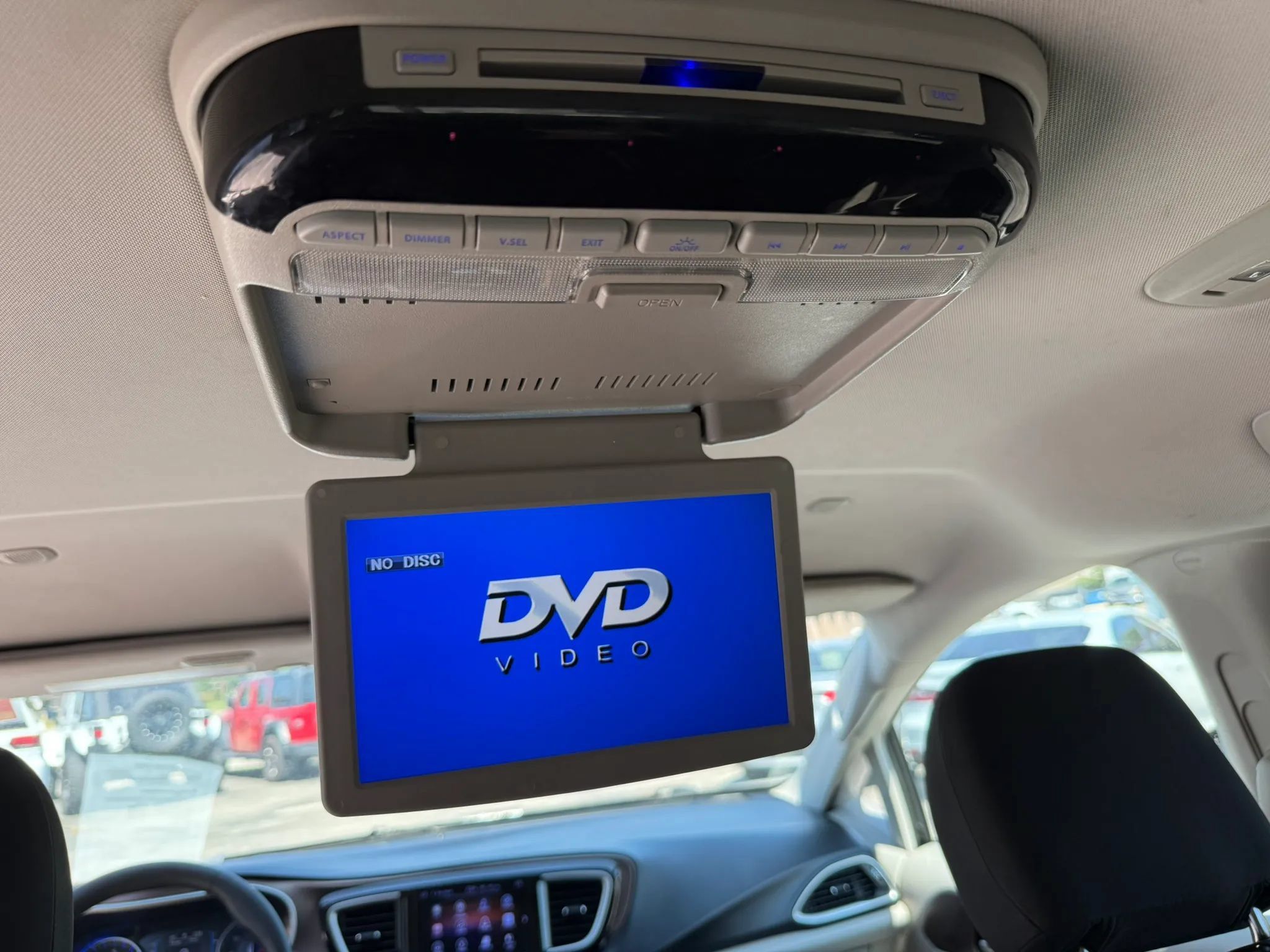 Used 2017 Chrysler Pacifica Touring Plus w/ Tire & Wheel Group FWD image 18