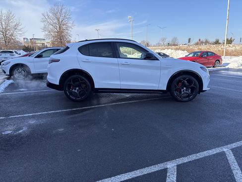 Certified 2024 Alfa Romeo Stelvio Veloce image 5