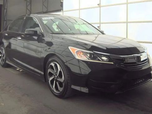 Used 2017 Honda Accord EX image 2