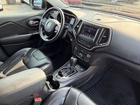 Used 2019 Jeep Cherokee Latitude Plus AWD/4WD image 6