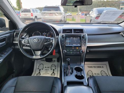 Used 2017 Toyota Camry SE w/ Moonroof Package FWD image 16