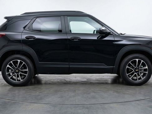 Used 2025 Chevrolet TrailBlazer LT FWD image 8