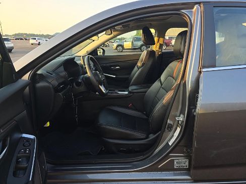 Used 2023 Nissan Sentra SR w/ SR Premium Package FWD image 8