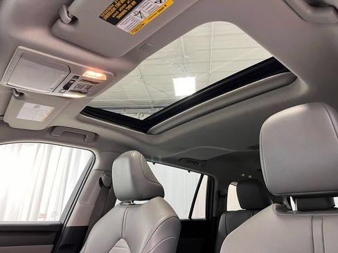 Used 2020 Toyota Highlander XLE AWD/4WD image 14