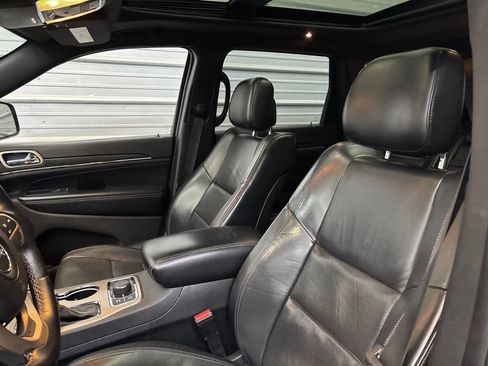 Used 2016 Jeep Grand Cherokee Limited w/ Luxury Group II AWD/4WD image 9