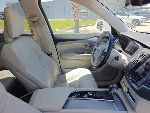 Used 2022 Volvo XC90 T5 Momentum FWD image 13