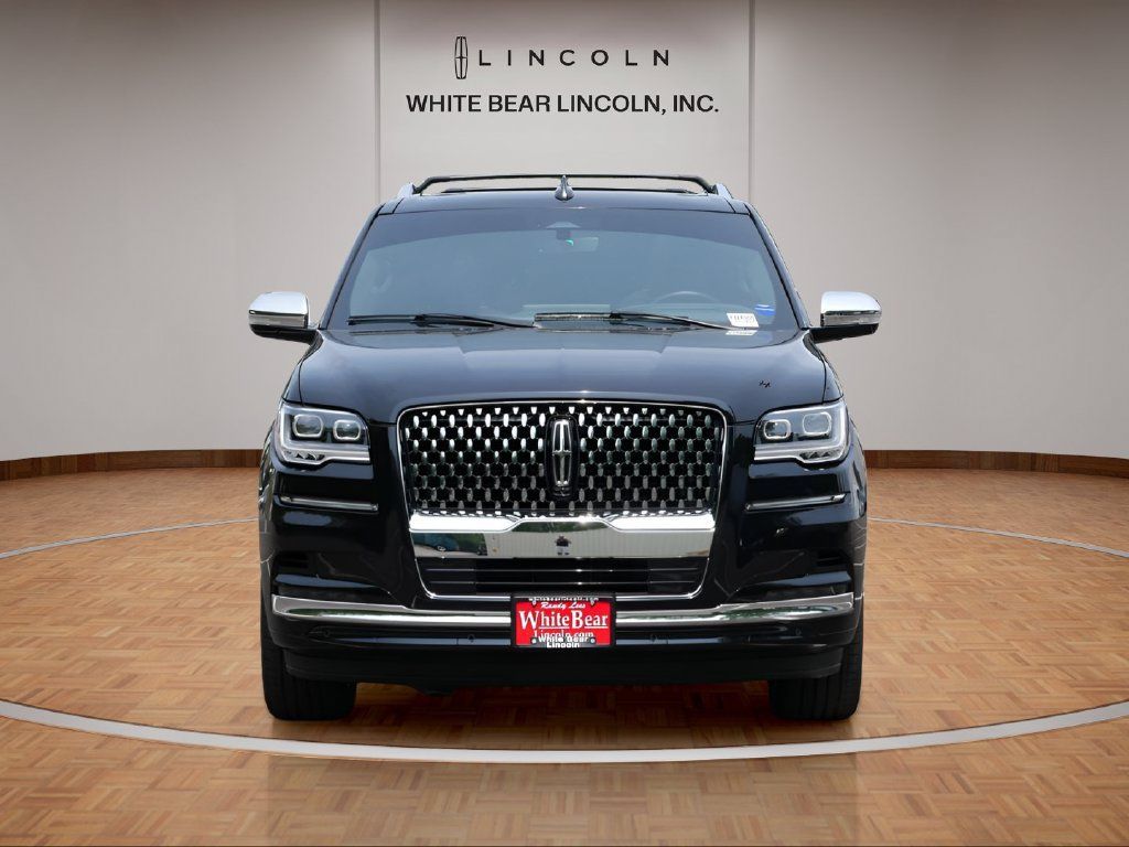 Used 2024 Lincoln Navigator Black Label AWD/4WD image 2