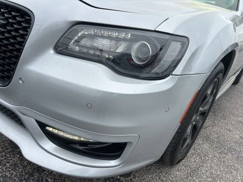Used 2021 Chrysler 300 Touring L image 9