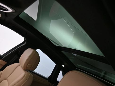 Certified 2026 Porsche Macan S AWD/4WD image 11
