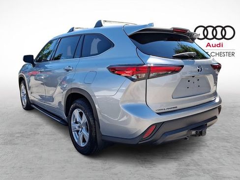 Used 2020 Toyota Highlander LE AWD/4WD image 4
