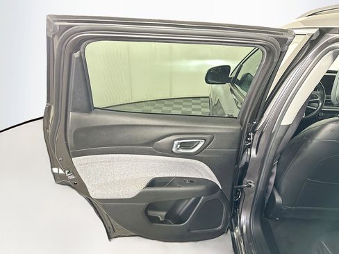 Used 2022 Jeep Compass Latitude image 24