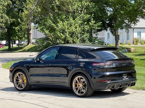 Used 2022 Porsche Cayenne Turbo GT AWD/4WD image 3
