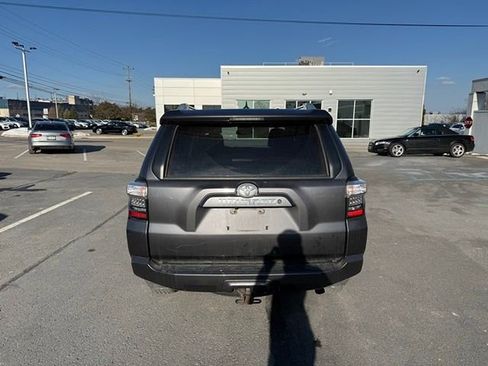 Used 2017 Toyota 4Runner SR5 Premium image 4