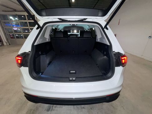 Used 2024 Volkswagen Tiguan SE image 22