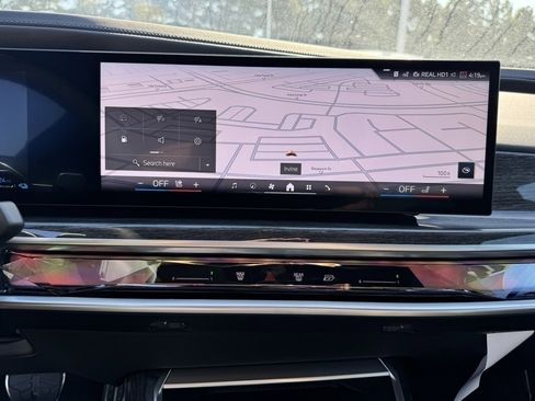 New 2025 BMW 750e xDrive w/ Premium Package image 21