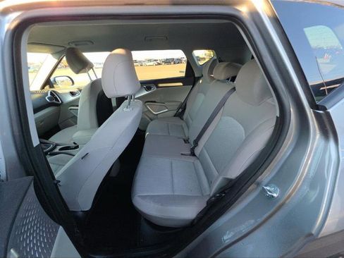 Used 2025 Kia Soul LX FWD image 7