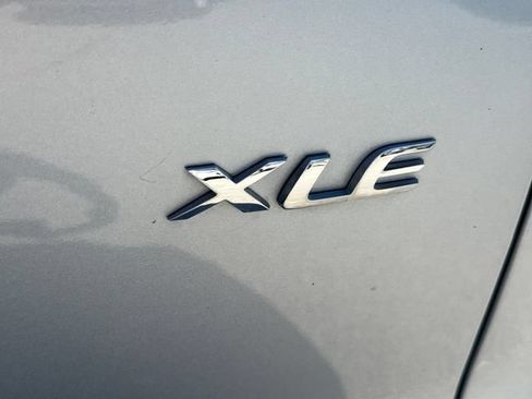 Used 2022 Toyota Corolla Cross XLE w/ Convenience Package FWD image 6