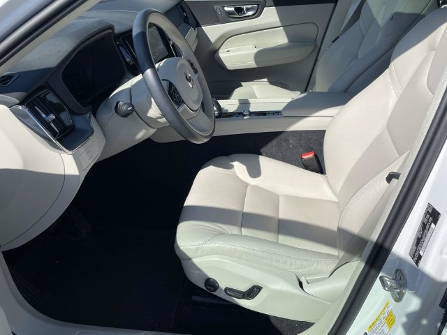 Used 2024 Volvo XC60 B5 Core w/ Climate Package AWD/4WD image 9