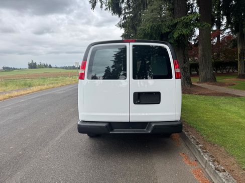 Used 2020 Chevrolet Express 2500 w/ Communications Package RWD image 4