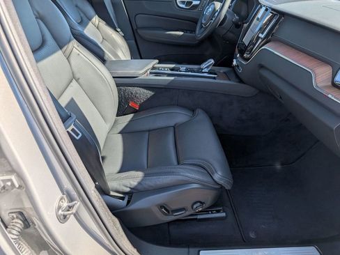 Used 2023 Volvo XC60 B6 Ultimate w/ Climate Package image 46