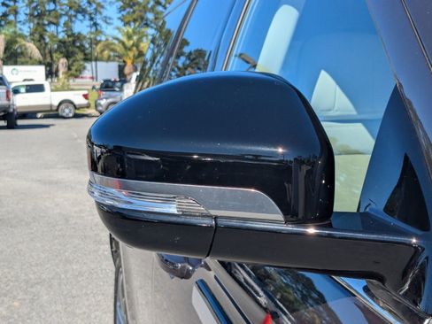 Certified 2025 Lincoln Navigator Reserve image 14