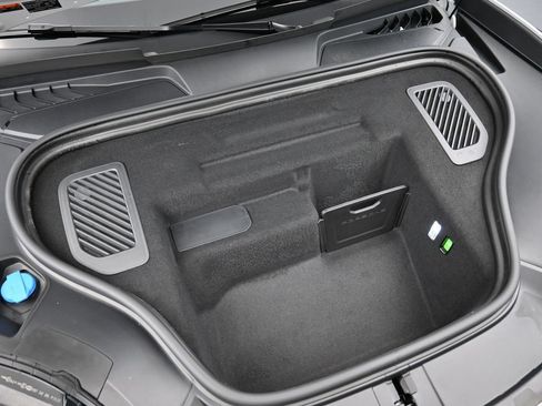 Certified 2025 Porsche Macan 4S Electric AWD/4WD image 35