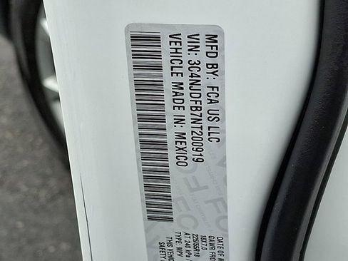 Certified 2022 Jeep Compass Latitude image 31