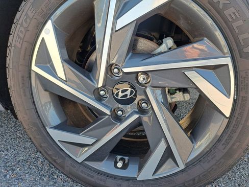 Used 2025 Hyundai Elantra SEL image 32