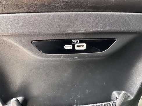 Used 2023 Chrysler Pacifica Limited FWD image 16